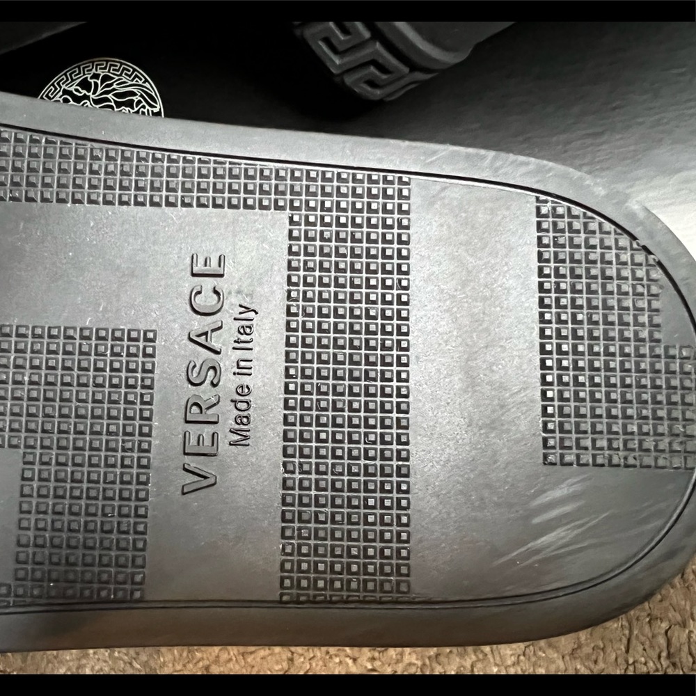 VERSACE PALAZZO POOL SLIDES - Picture 8 of 9